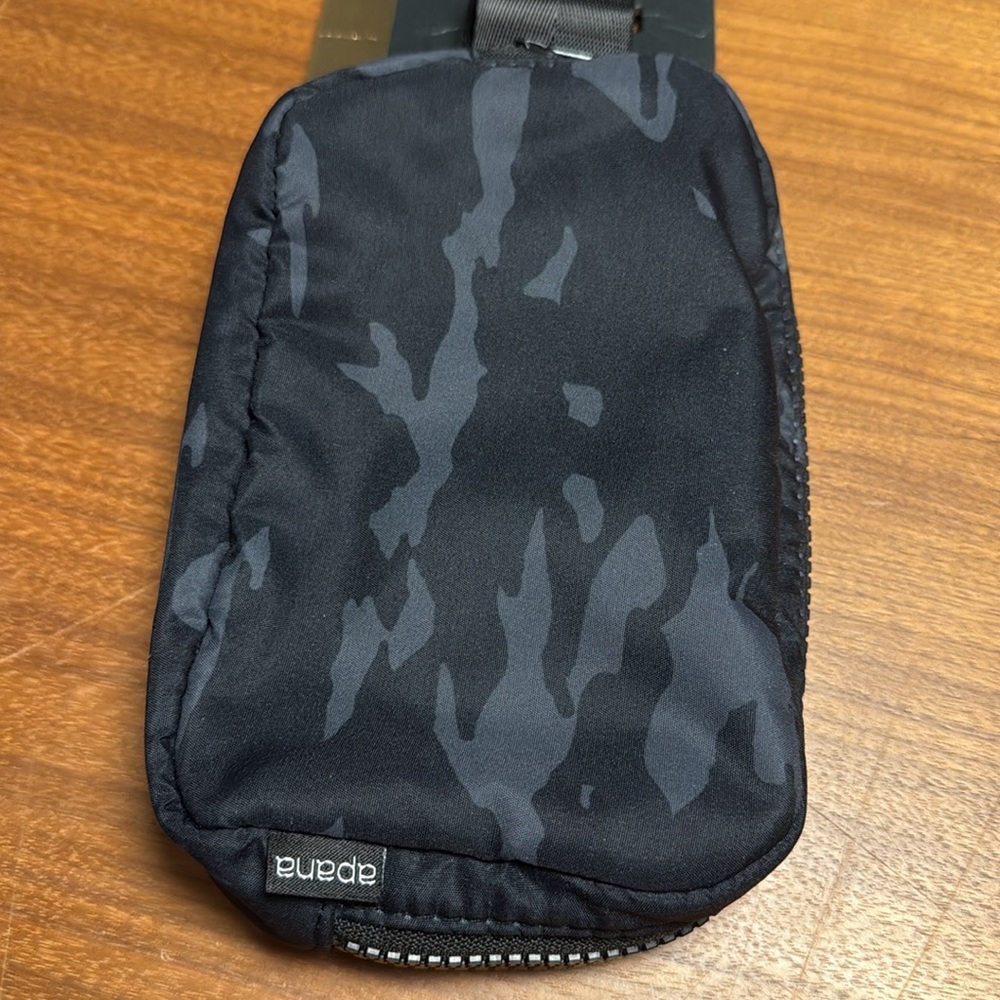 Apana See me Run Black and Gray Belt Bag NWT - Picture 2 of 8